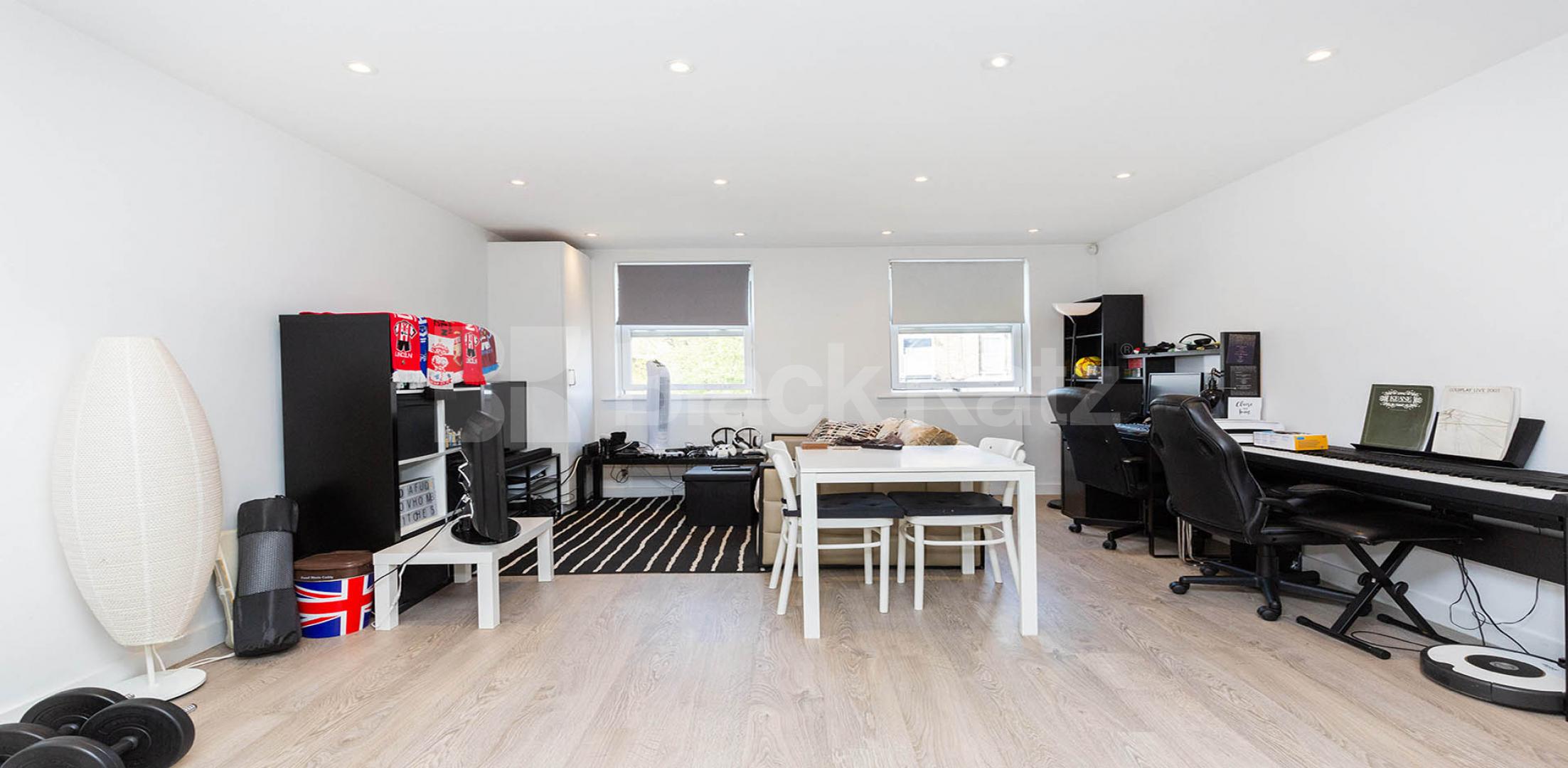 			STUNNING 1 BEDROOM APARTMENT, 1 Bedroom, 1 bath, 1 reception Flat			 Avenue Road, Seven Sisters-Harringay